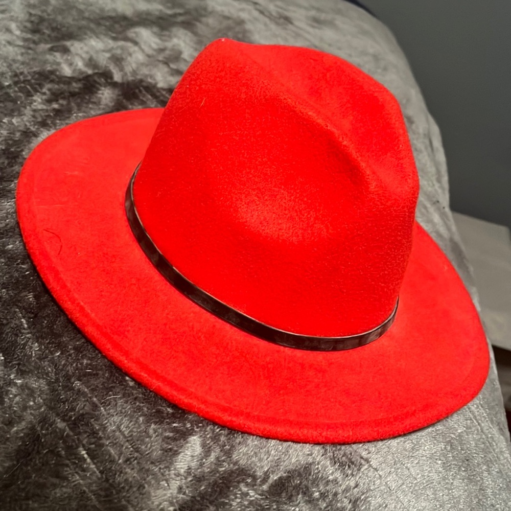 Red style hat. Very cool looking just doesn’t fit in my room or wardrobe!